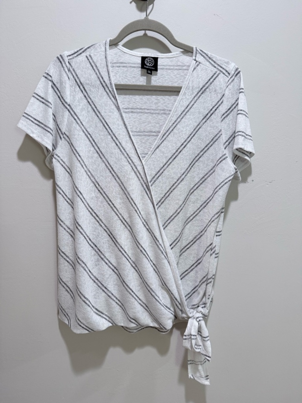 Bobeau Wrap Tie Top Size Large White Gray Stripe Short Sleeve Blouse
